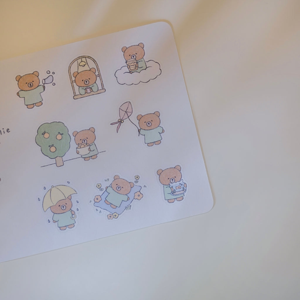Sheet of cute bear illustrations on a white background.